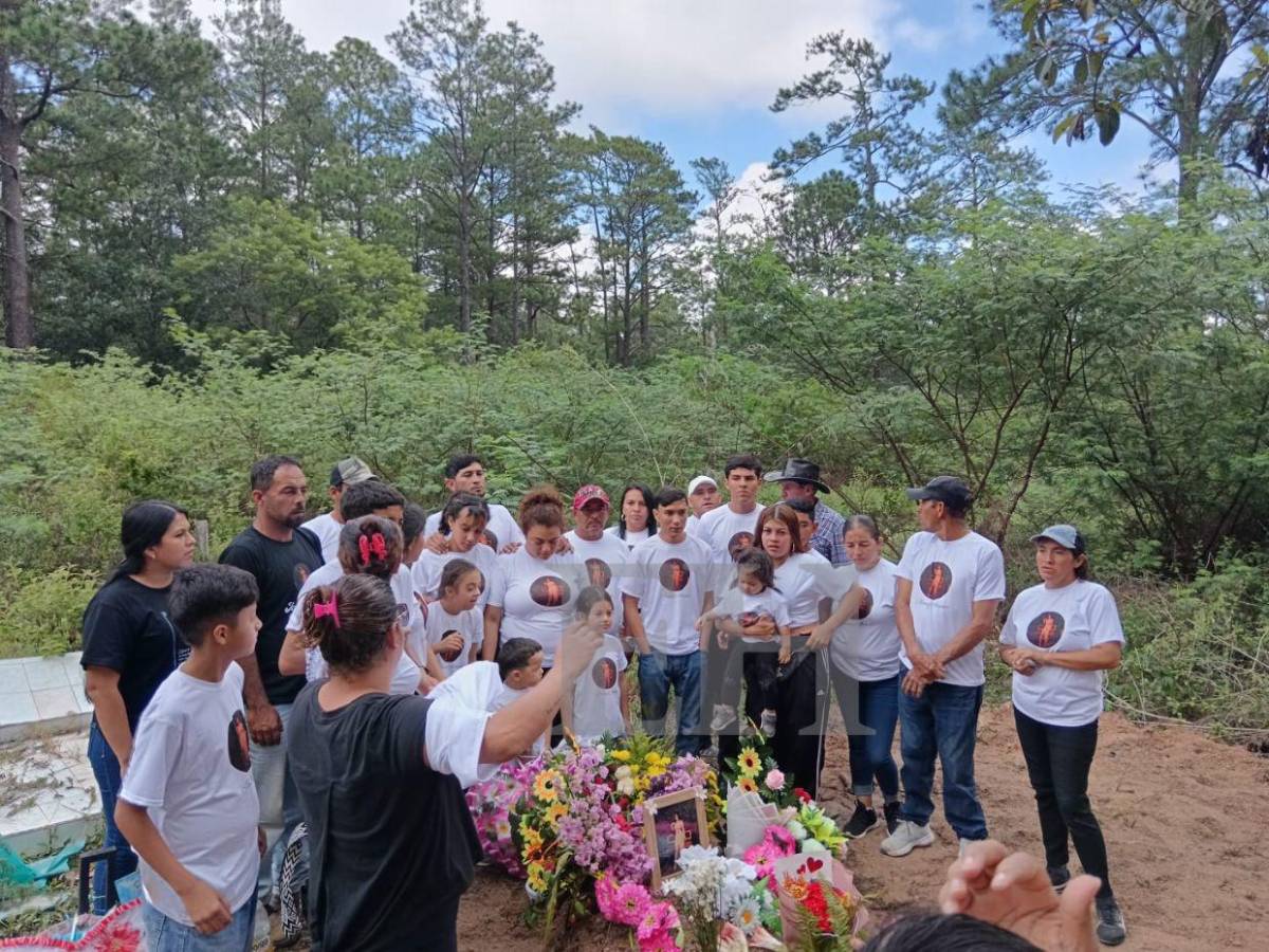 Nueva Armenia despide a Jancy España, su exreina que murió carbonizada en Mirador de Oriente