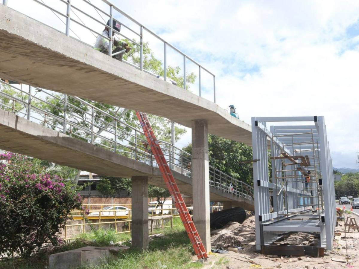Avances notorios: ¿cuándo finaliza la construcción del puente peatonal de la Teletón?