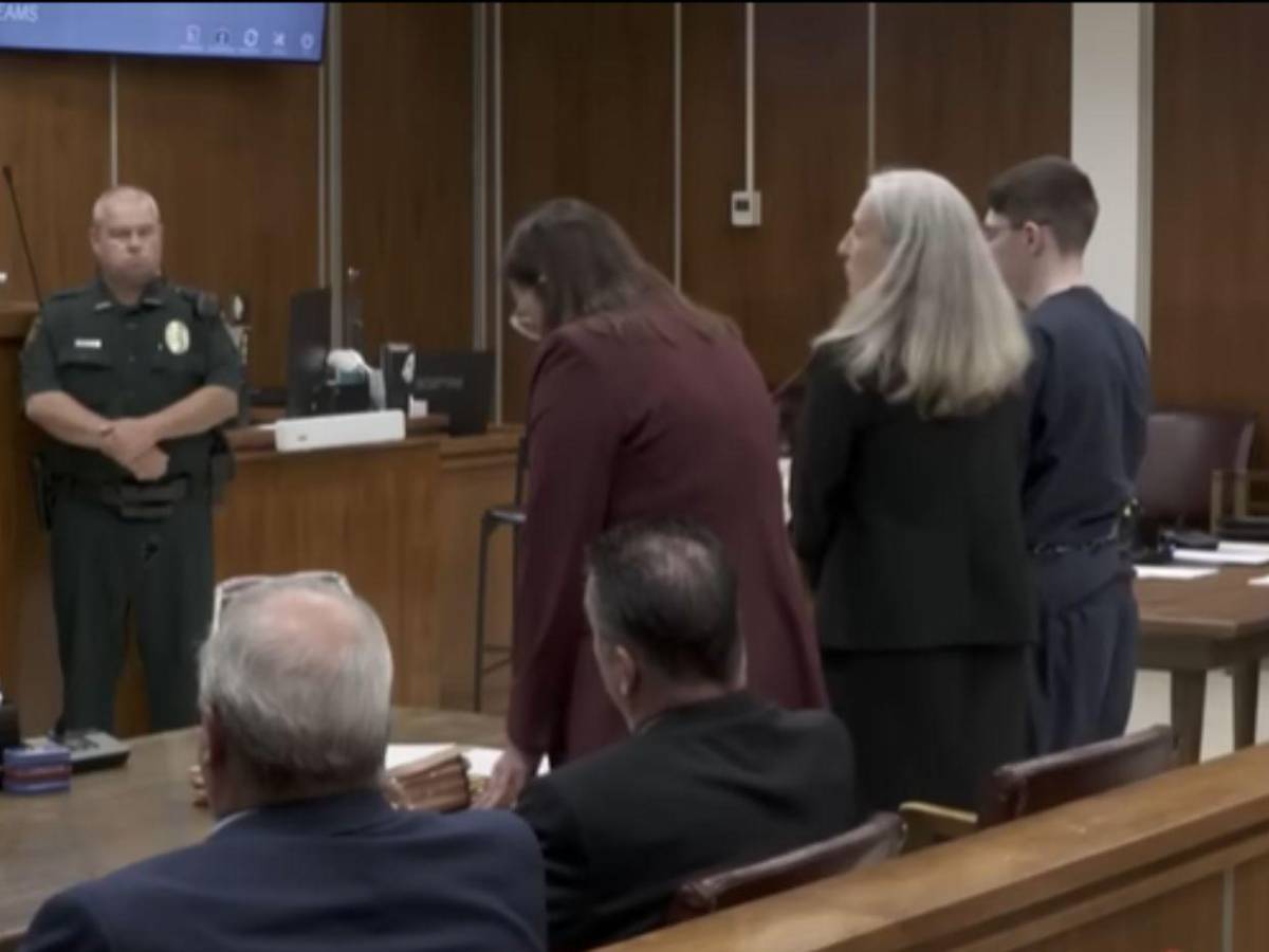 Joven que mató a su madre de dos disparos en la cabeza recibe 30 años de cárcel en EE UU