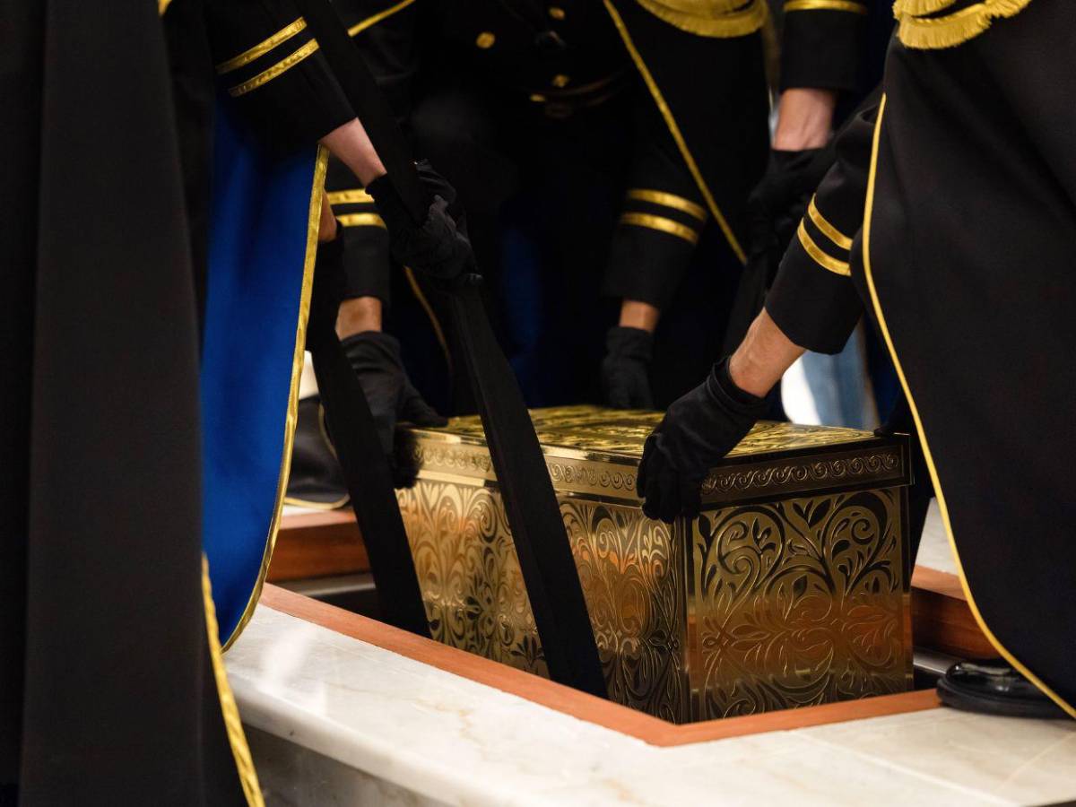 Orden de Bukele: Así fue el traslado de los restos de Francisco Morazán a un mausoleo