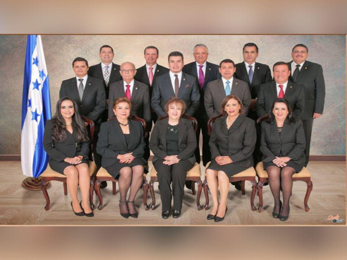 Ellos fueron los 15 magistrados elegidos en 2016, quienes dejarán sus funciones este 2023.