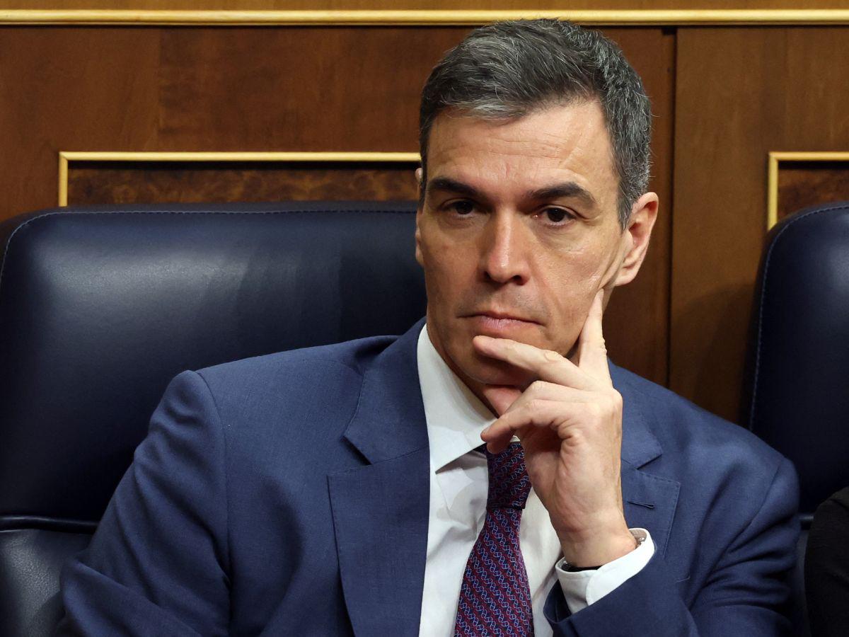 Pedro Sánchez analiza dimitir tras investigación judicial contra su esposa