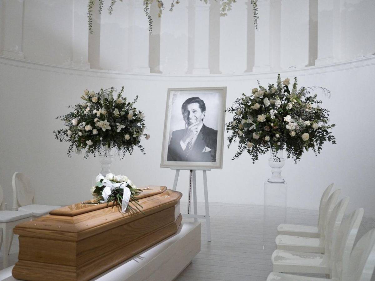 De Anne Hathaway a Donatella Versace: Famosos que asistieron al funeral de Valentino en Roma