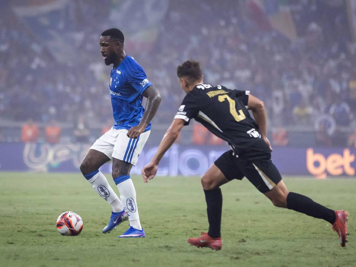 Batalla campal en partido de fútbol deja 23 expulsados: las impactantes imágenes de la pelea