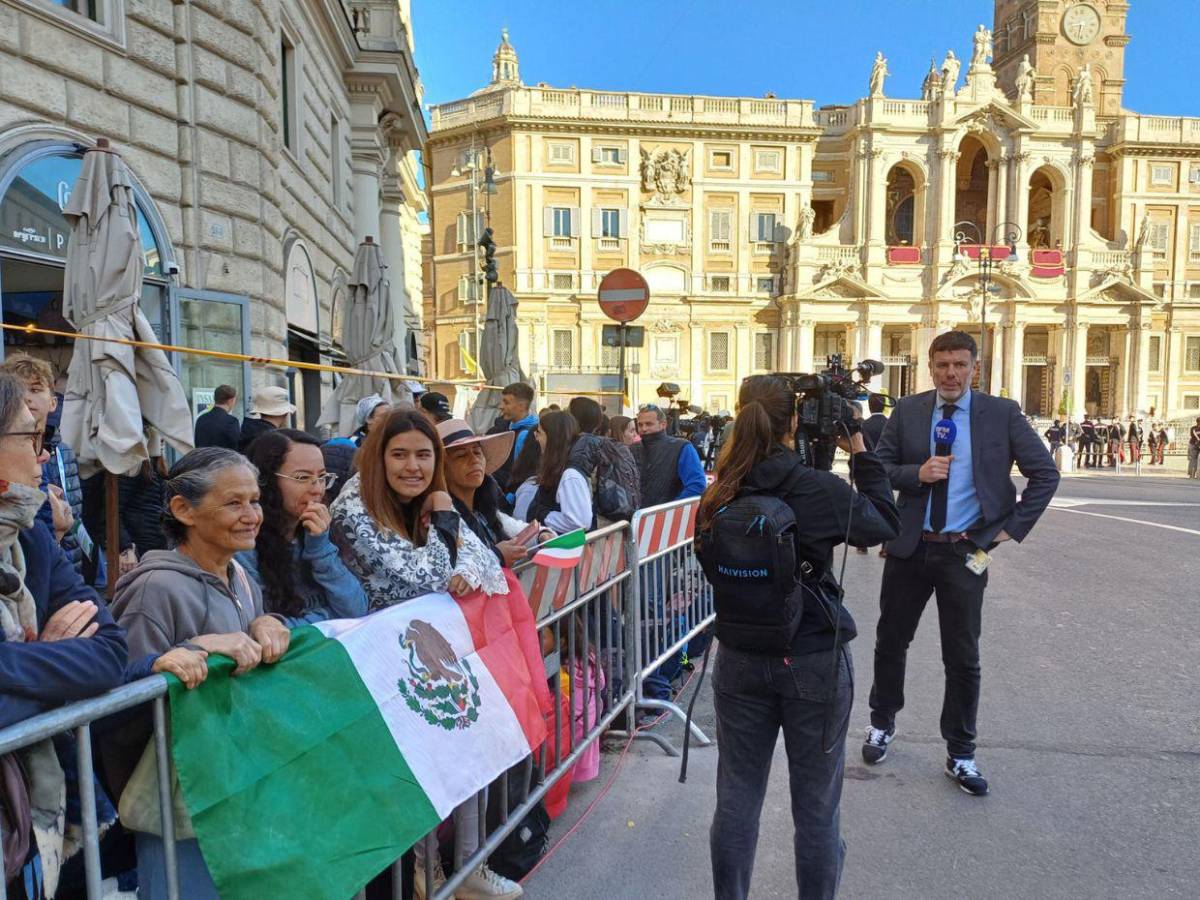 La plaza de San Pedro se llena de fieles por el funeral del papa Francisco La plaza de San Pedro se llena de fieles por el funeral del papa Francisco