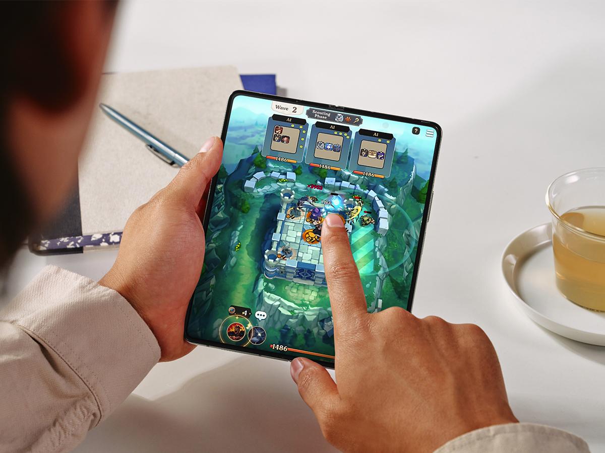 <i>Conoce el Samsung Galaxy Z Fold5, posee una gran pantalla ideal para usarla como una consola de videojuegos.</i>