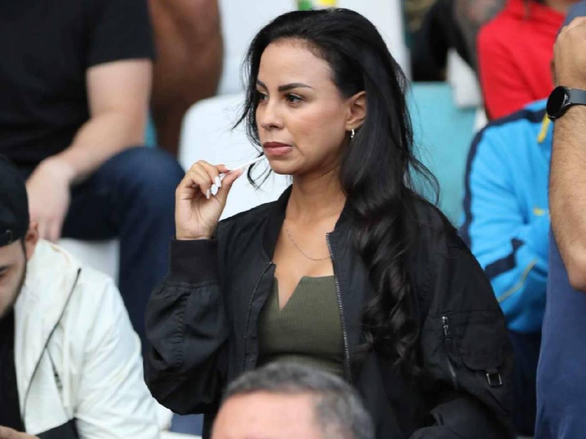 Presentadores hondureños y famosos en el estadio Nacional para la final Olimpia-Motagua