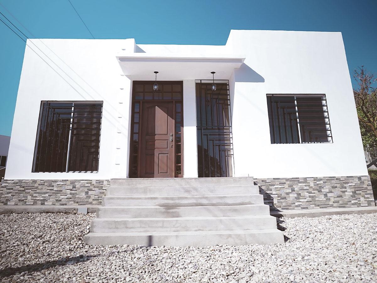 <i>La hermosa vivienda entregada por Banco Atlántida a María Ninfa Zerón en Gracias, Lempira. </i>