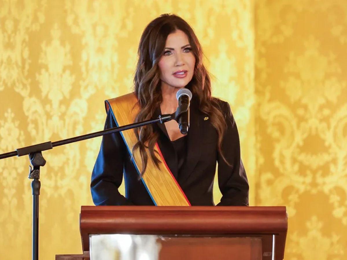 Difunden supuestas fotos del esposo de Kristi Noem usando senos postizos