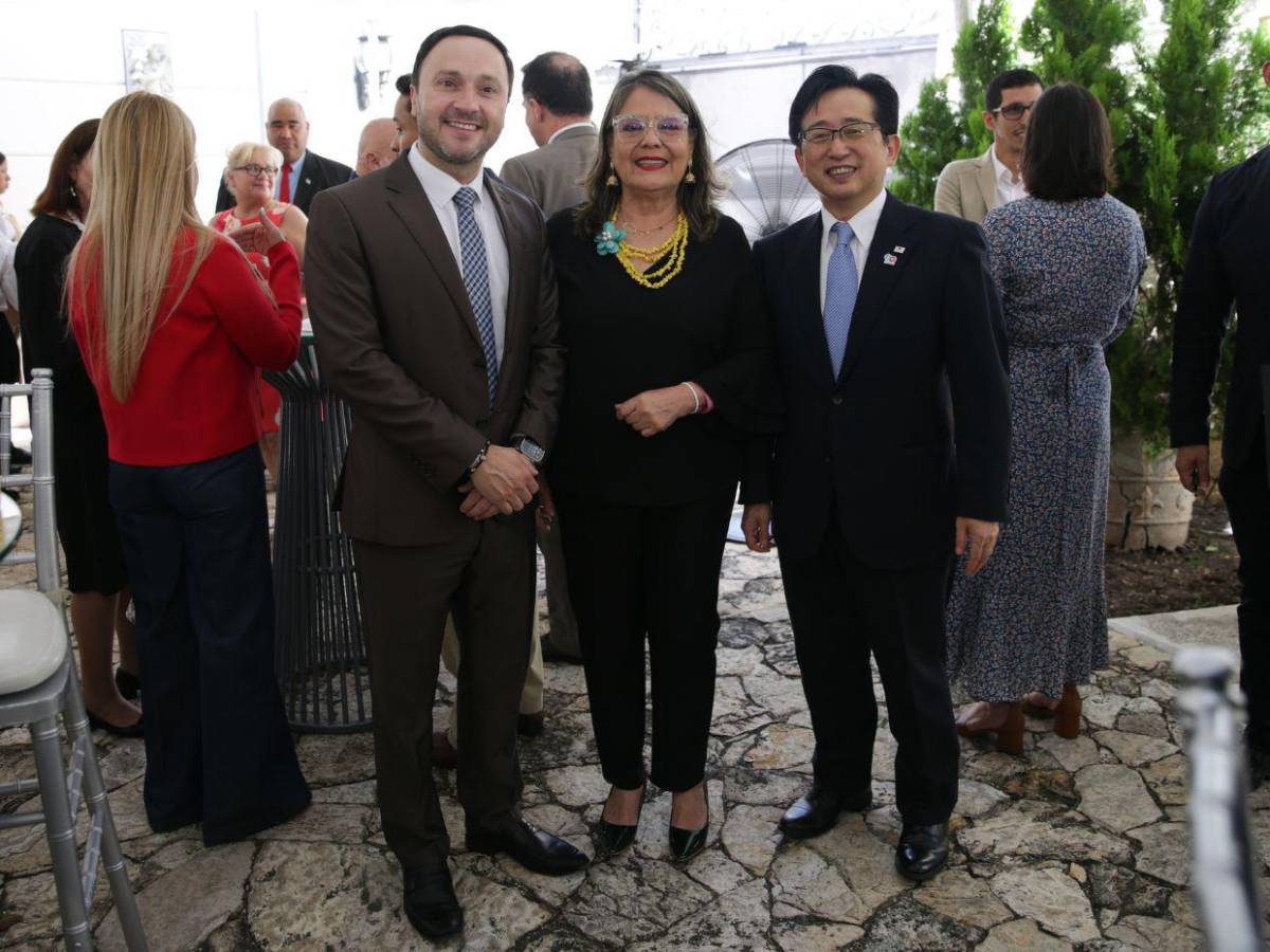 Embajada de Ecuador conmemora 216 años de independencia de su país