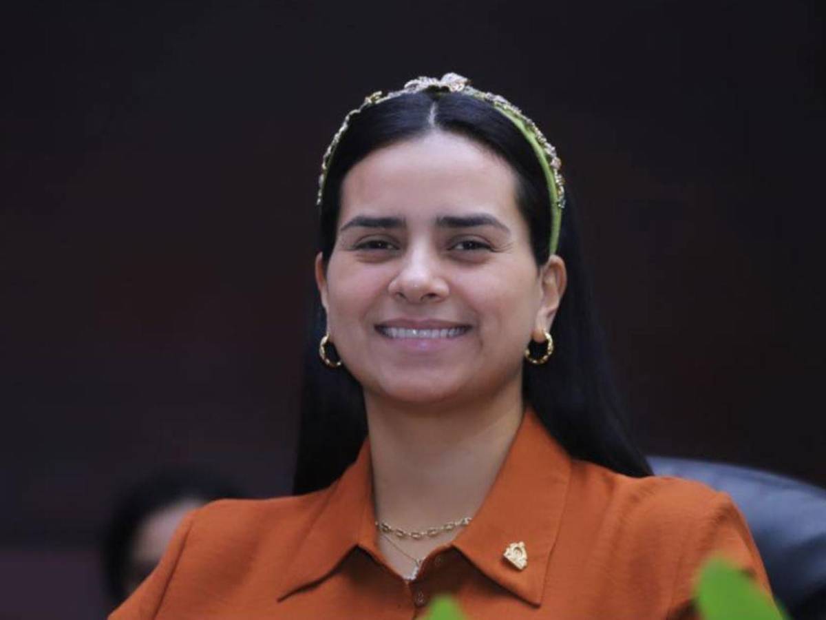 ¿Cuál es el paradero de Isis Cuéllar tras la orden de captura por corrupción en Sedesol?