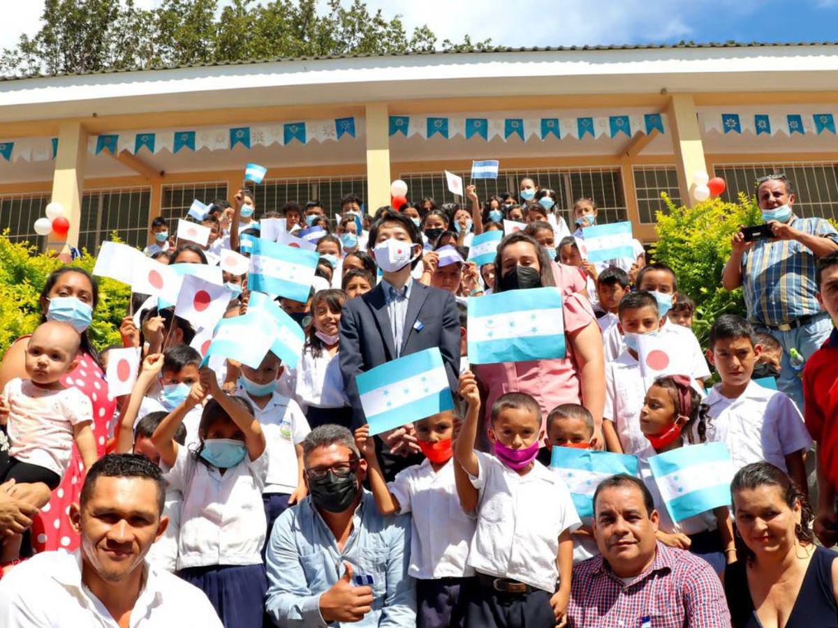 Embajada de Japón inaugura proyectos de ampliación de centros educativos en el occidente de Honduras