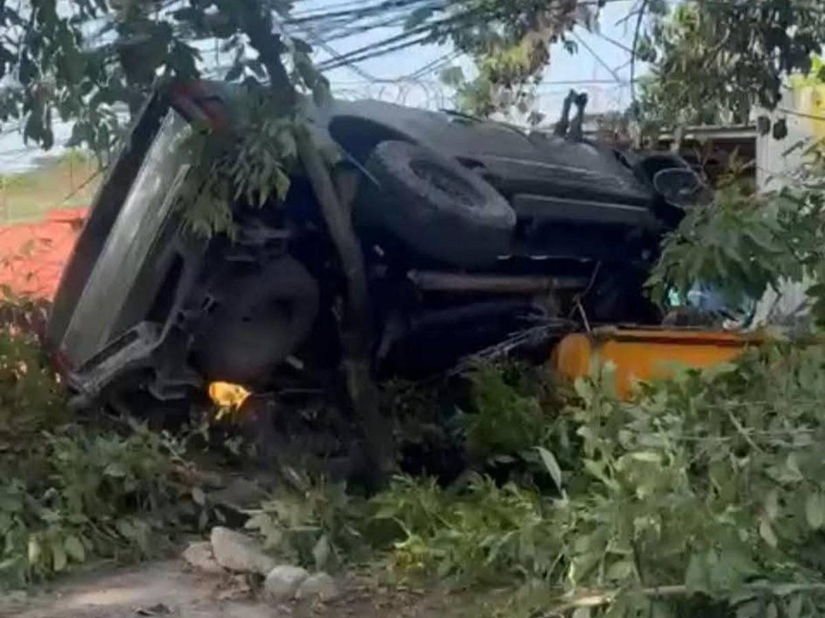 Conductor intenta huir de la Policía y termina incrustado en una casa en SPS