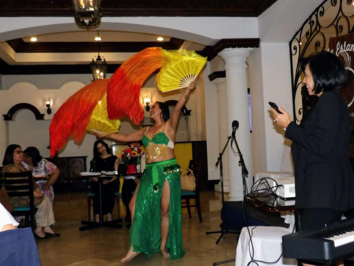 Iris Herrera profesional de la Danza en una de sus participaciones.