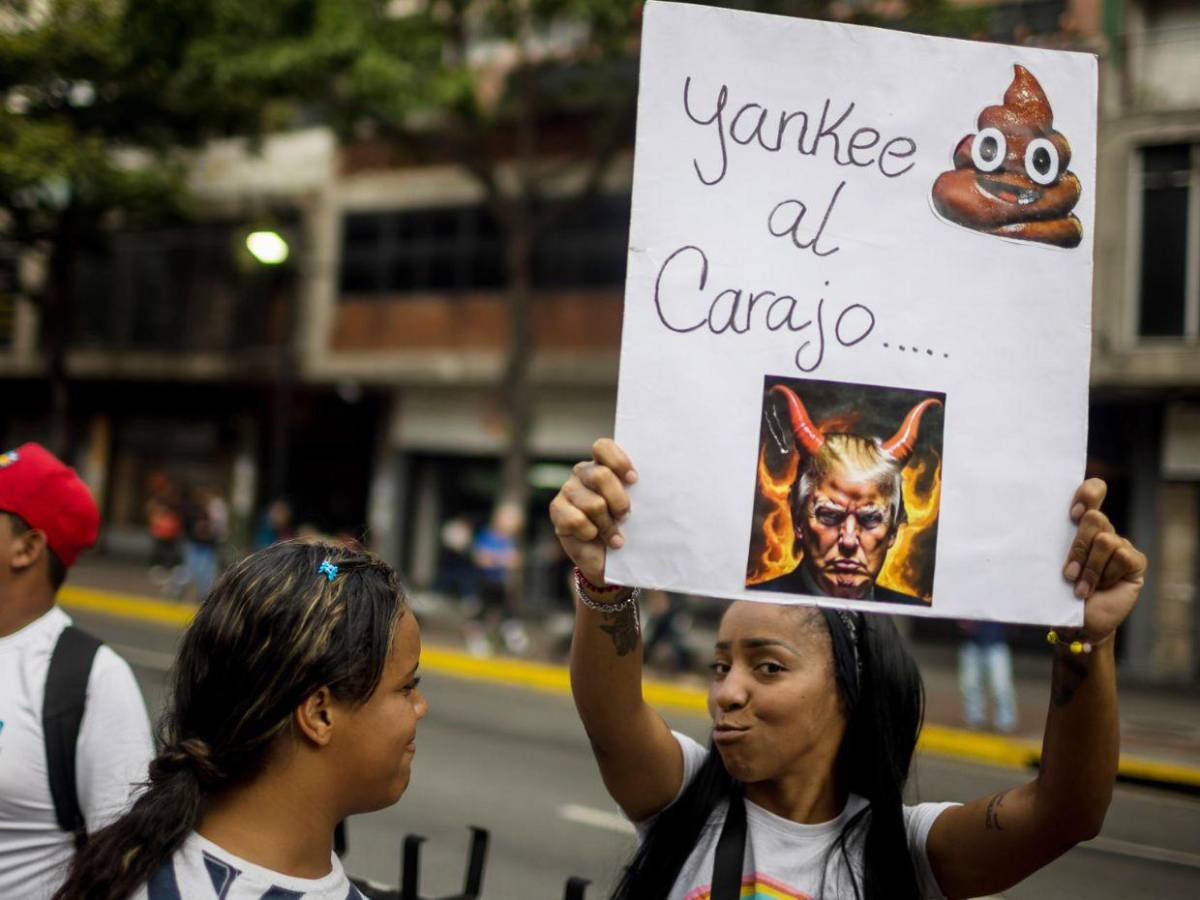 Chavistas marchan en Venezuela en respaldo a Maduro ante amenazas estúpidas de EE UU