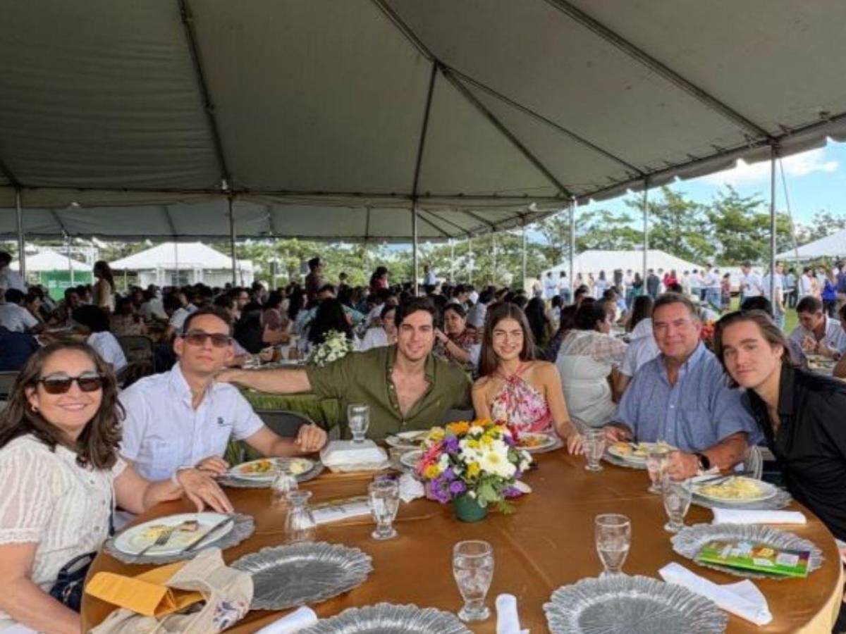 Danilo Carrera en Honduras: Asiste a graduación de su hermano en Zamorano