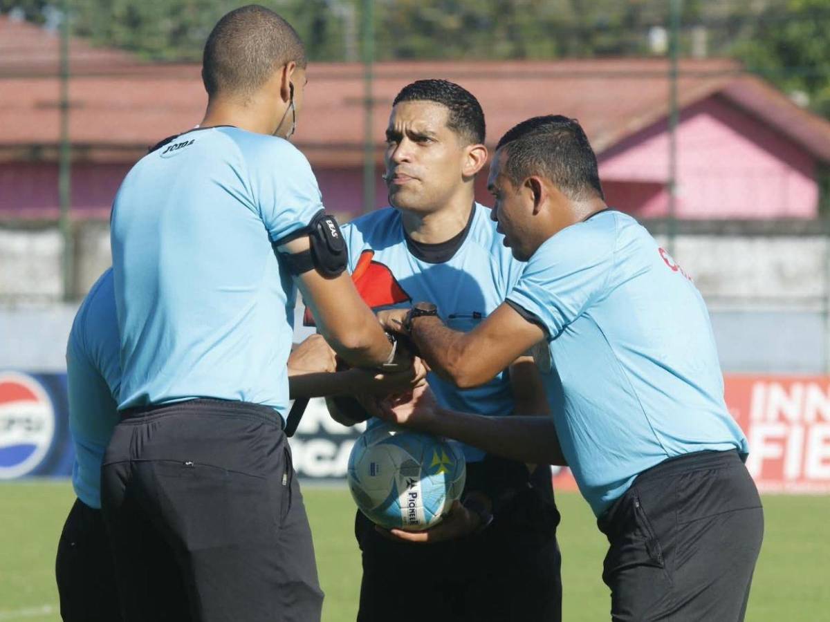 Invasión verde, el error de novato, hermosas chicas y el insólito grito en las gradas