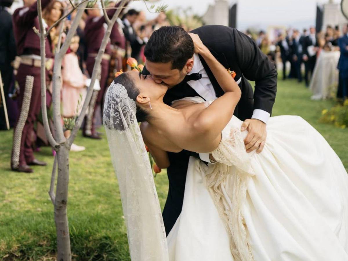 Votos en árabe y regalo en efectivo: Así fue la boda de Alejandra Capetillo