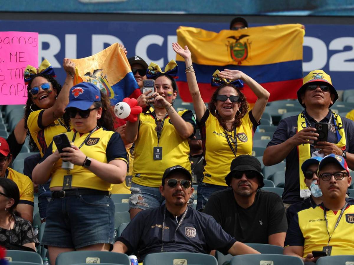 El amarillo se desborda en el Lincoln Financial Field por Costa de Marfil vs Ecuador