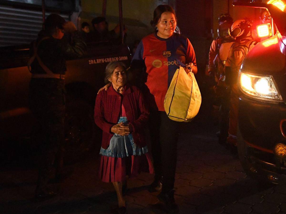 Dos aldeas evacuadas ante aumento de erupciones de Volcán de Fuego en Guatemala
