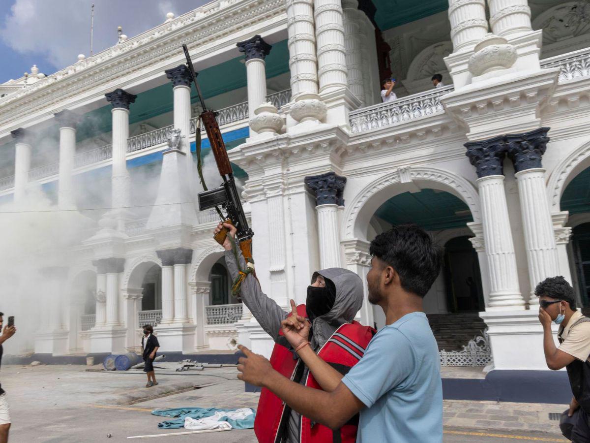Millenials desatan caos en Nepal: 25 muertos, 400 heridos y ataques a líderes políticos