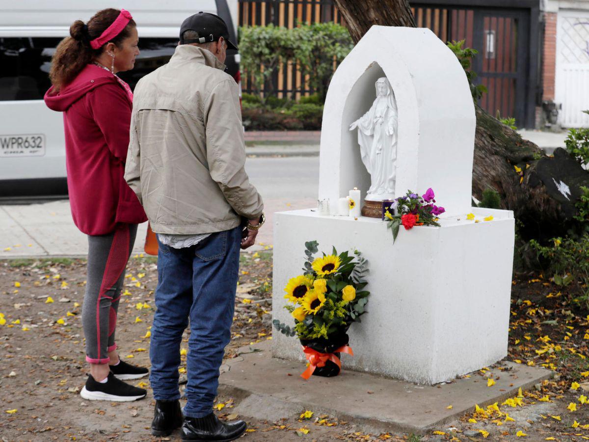 Flores, velas y unidad: Bogotá rinde homenaje a Miguel Uribe Turbay