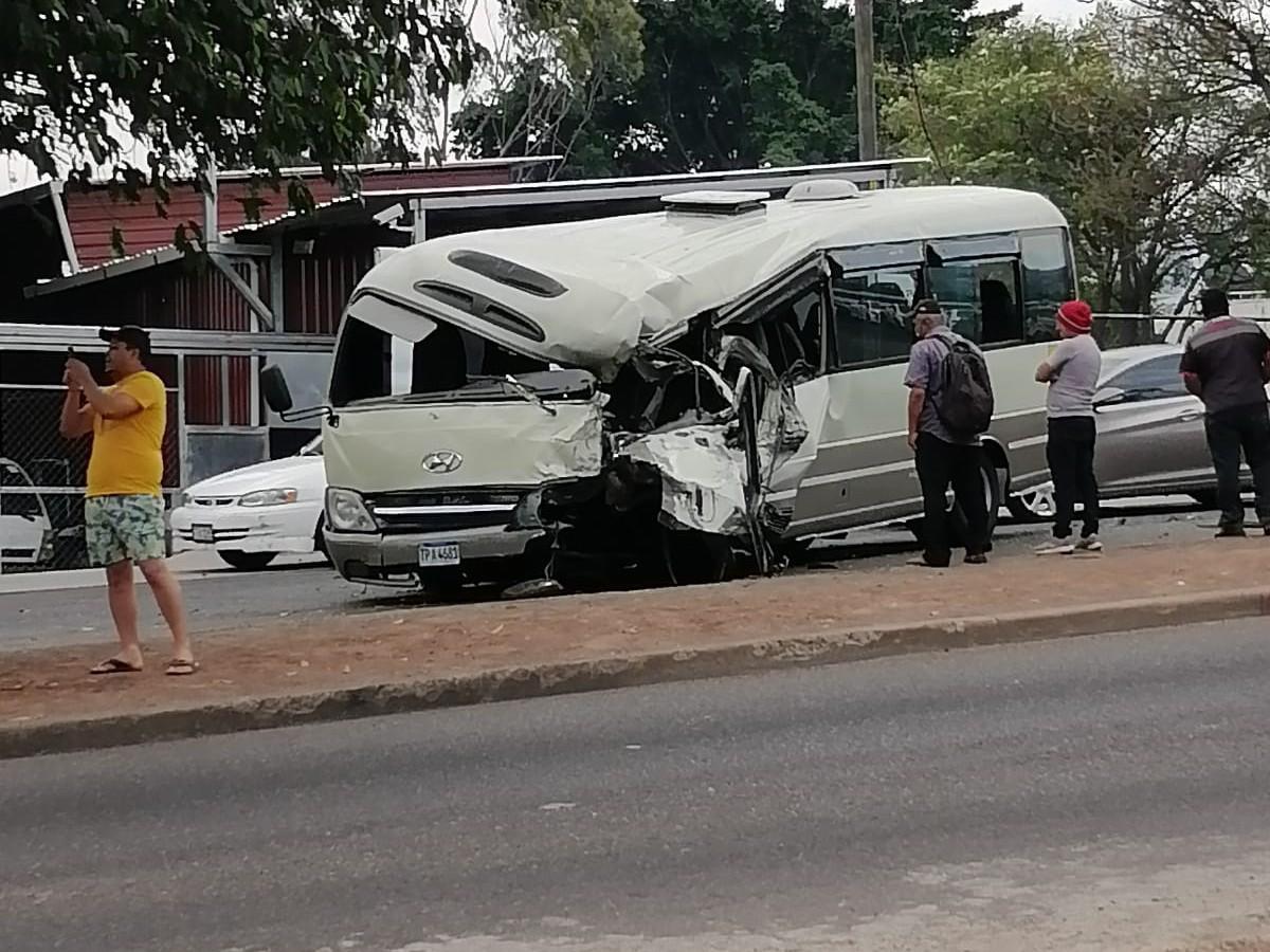 Cuatro heridos deja choque entre rapidito y un camión cisterna en Tegucigalpa