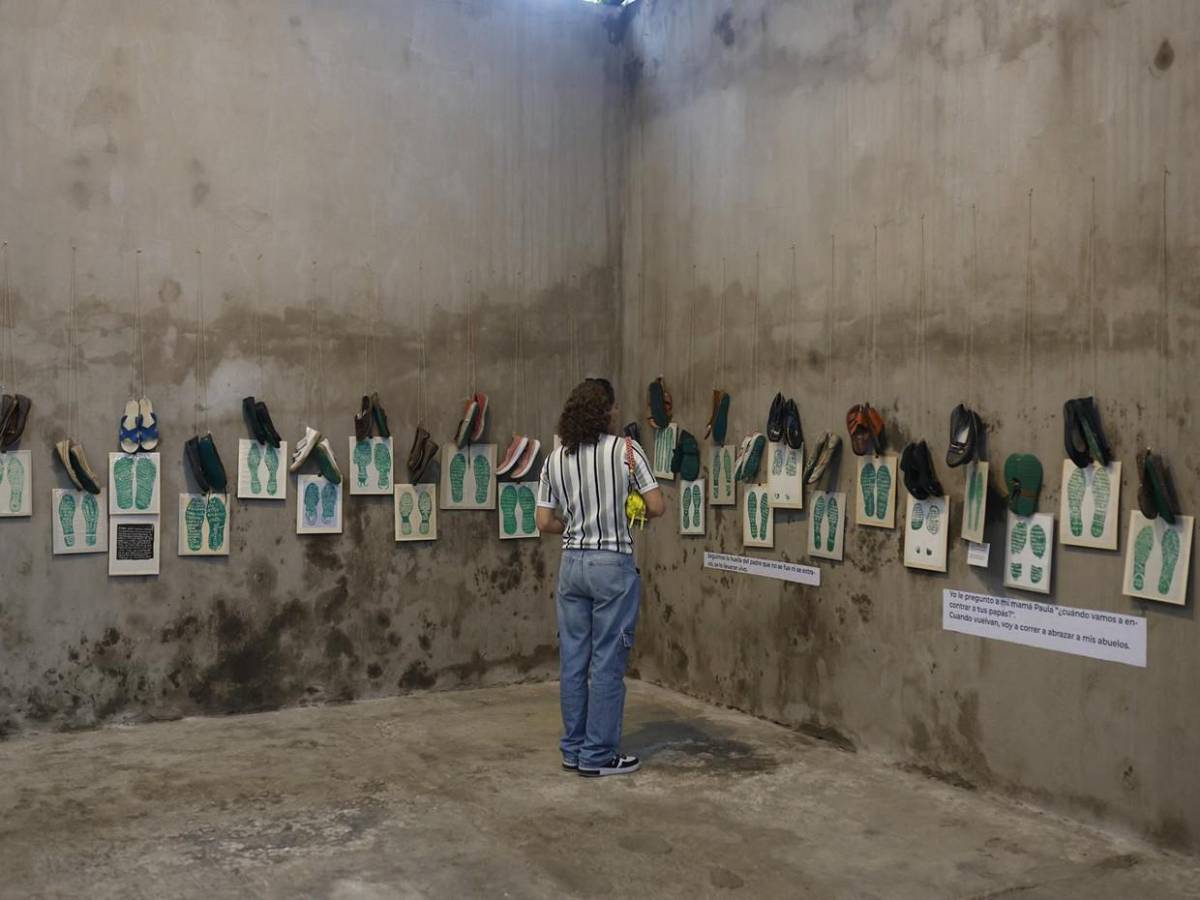 Con huellas de zapatos visibilizan las desapariciones en México