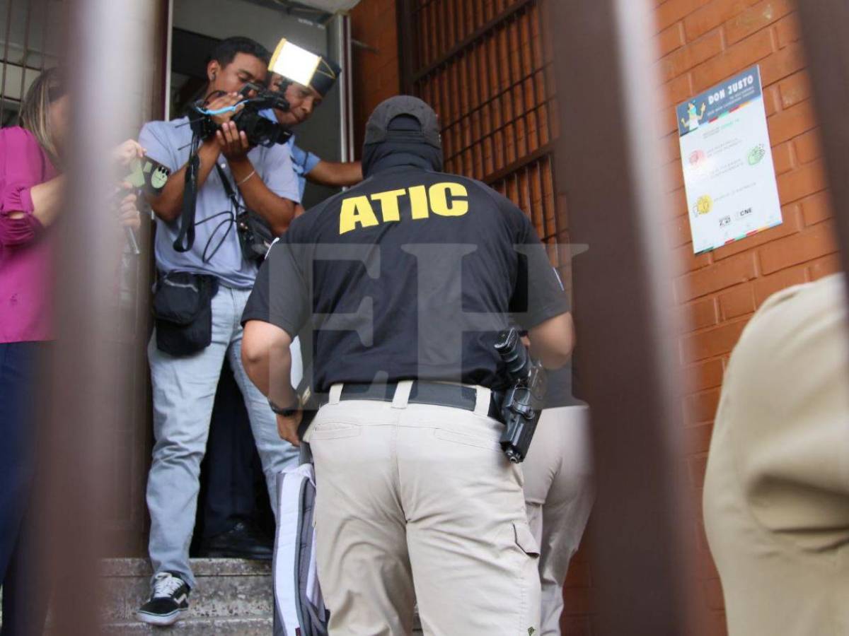 De forma exprés llega la ATIC al CNE a decomisar documentos tras orden de Johel Zelaya