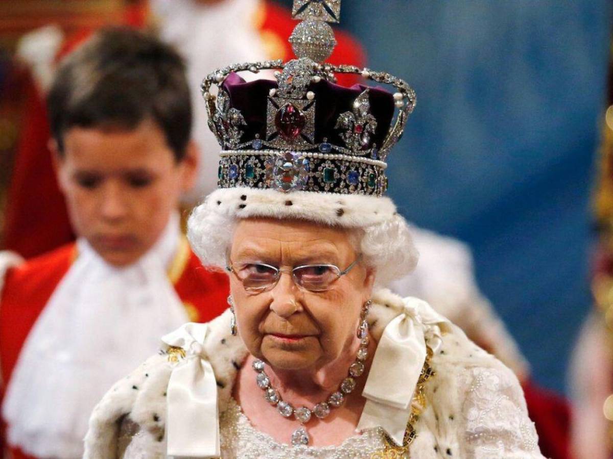 Isabel II reinó durante 70 años, lo que la posicionó como la primera reina más longeva del mundo.