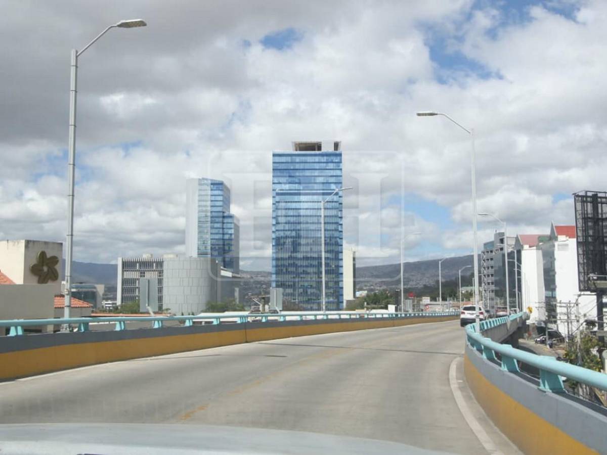 La capital vista a desnivel: edificios marcan el crecimiento vertical de Tegucigalpa