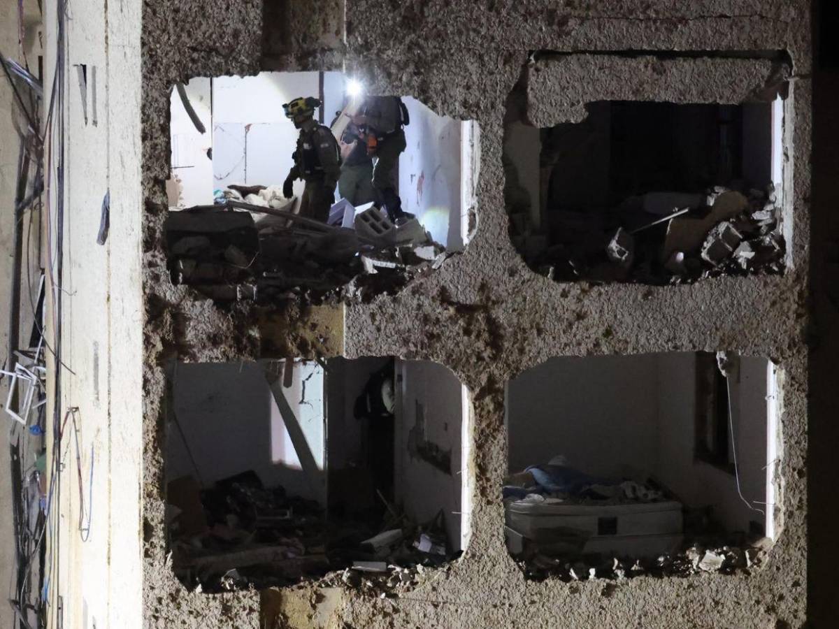 Israel al borde de la emergencia tras ataque con misiles iraníes que deja destrozos