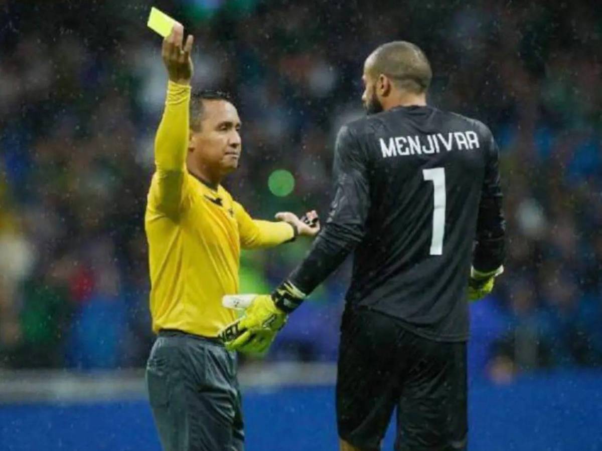 Polémica con Honduras: ¿Quién es Iván Barton, árbitro salvadoreño de semifinal en el Mundial?