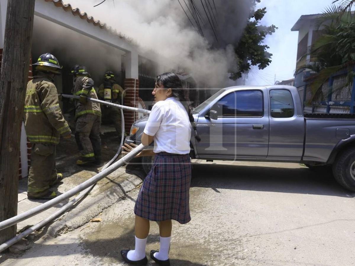 Sin pensarlo dos veces, menor se sumó a bomberos para intentar salvar la casa de su abuelo