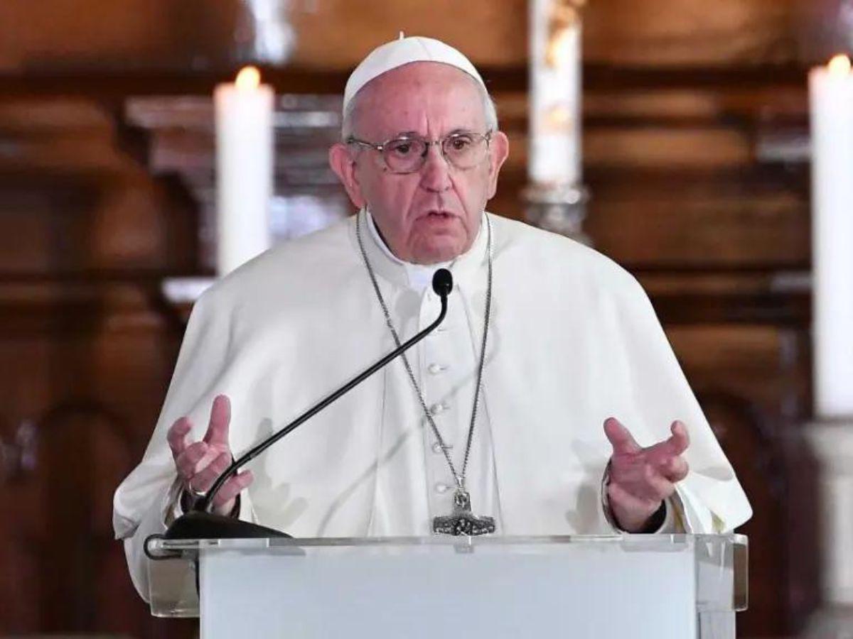 El papa Francisco pide erradicar la “indiferencia” en encuentro con refugiados en Hungría