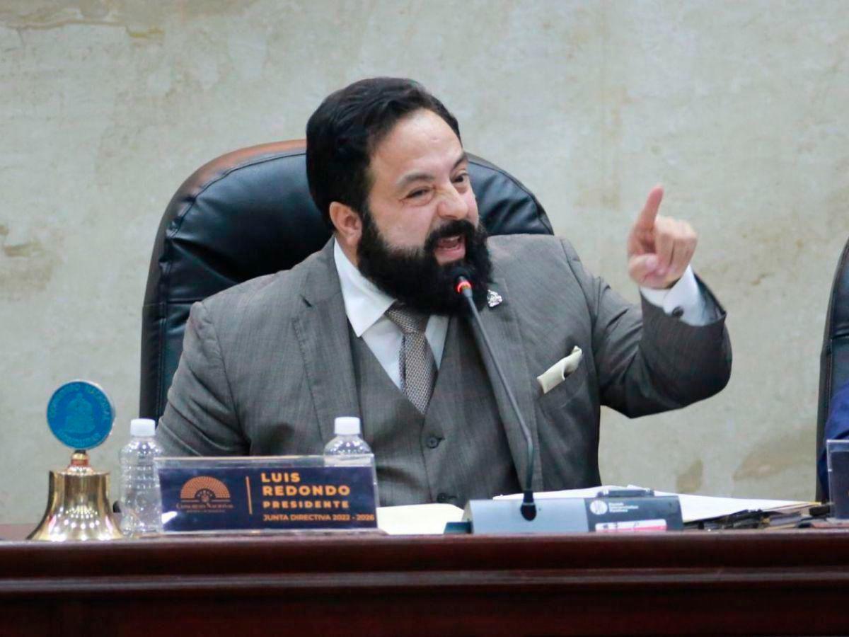 Entrega de bonos expone a Luis Redondo a repercusiones