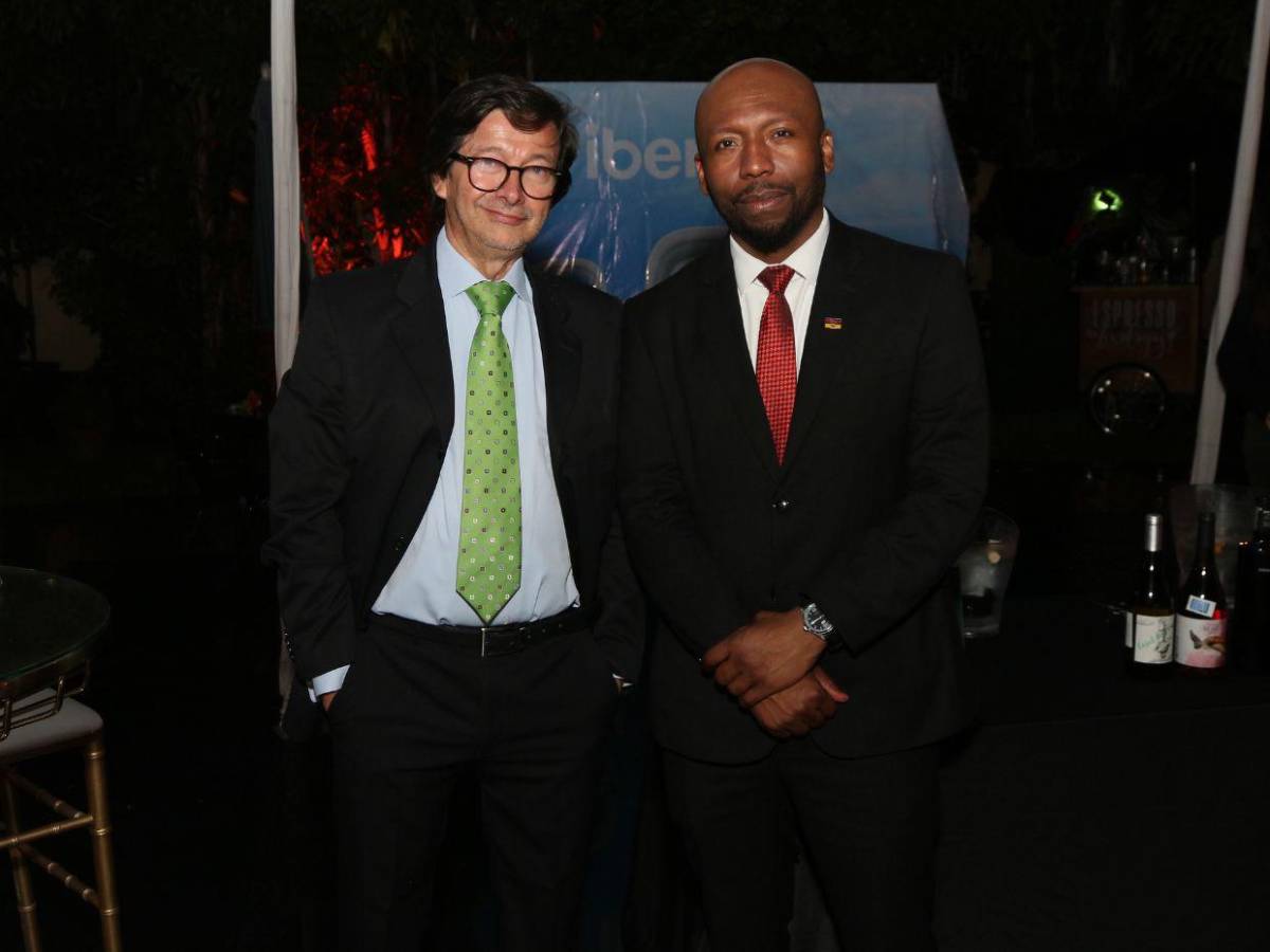 Brindan por la Fiesta Nacional de España en fina recepción en Honduras