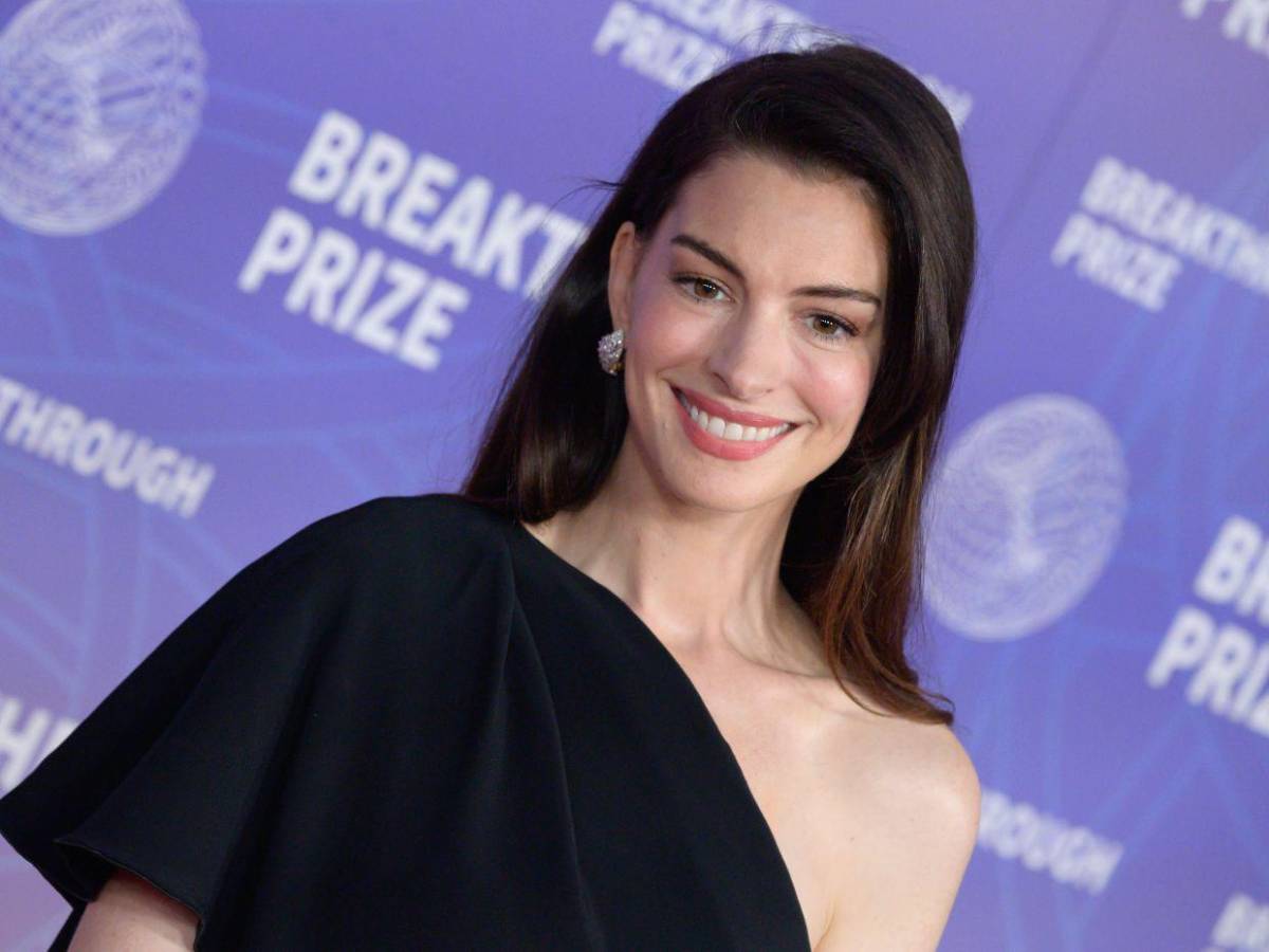 Anne Hathaway anuncia que espera a su tercer hijo