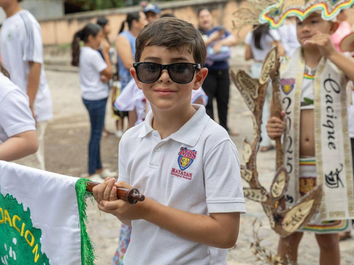 Hondureños celebran con fervor cívico los 204 años de independencia en todo el país