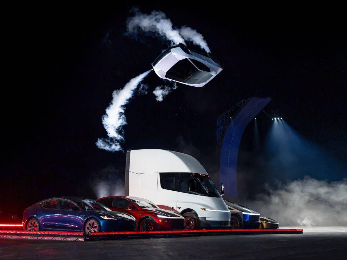 Parece sacado de “Volver al futuro”: así funciona el nuevo Tesla de Elon Musk