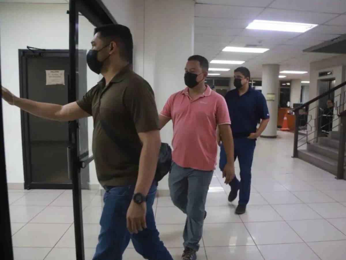 Agentes de la DAET se entregan; investigan si droga era para implantar pruebas a detenidos