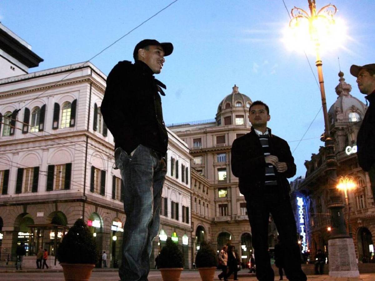 Autos de lujo y excentricidades: Así era la vida de Rambo de León en su mejor momento en Italia