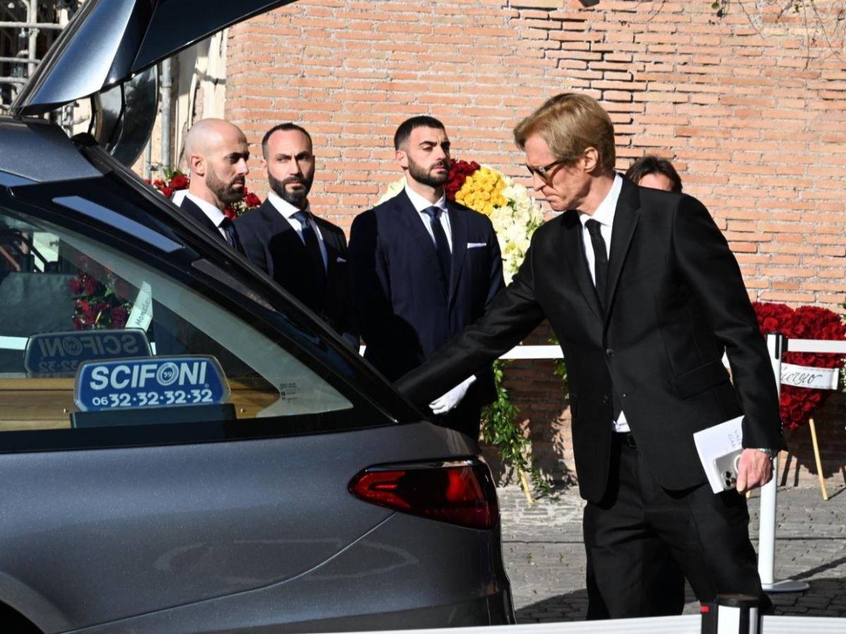 De Anne Hathaway a Donatella Versace: Famosos que asistieron al funeral de Valentino en Roma