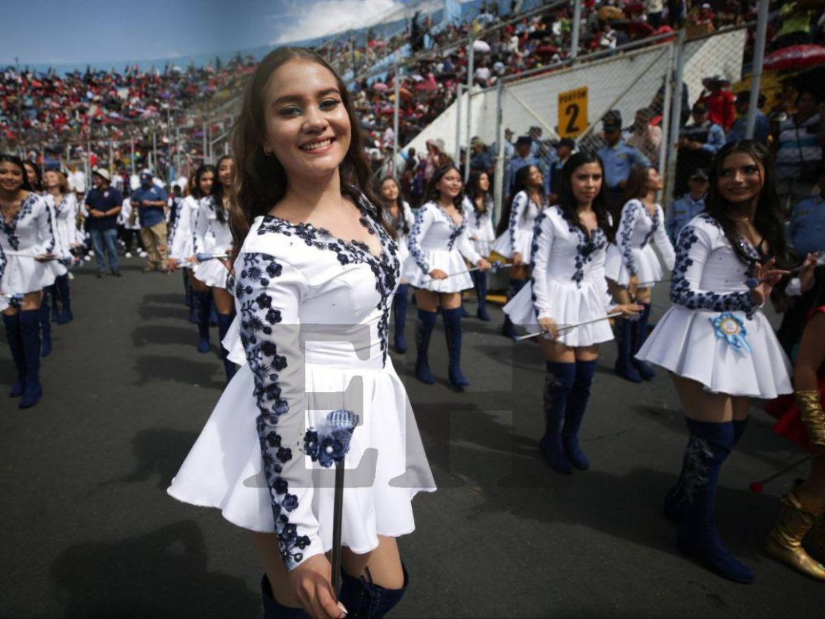 Ana Sofía Banegas, del Cultura Nacional School, una de las más aplaudidas en los desfiles patrios