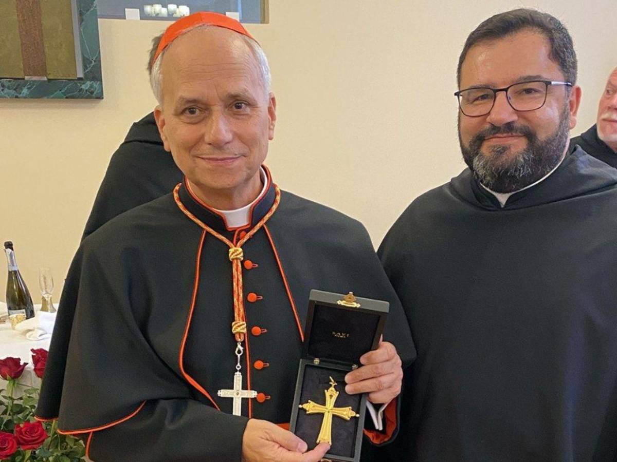 Retrato, firma y escudo: el Vaticano publica los nuevos símbolos de León XIV