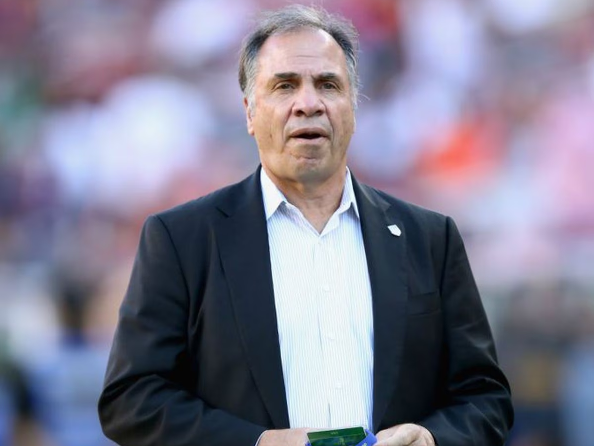Exseleccionador de EEUU Bruce Arena es suspendido por comentarios “inapropiados”