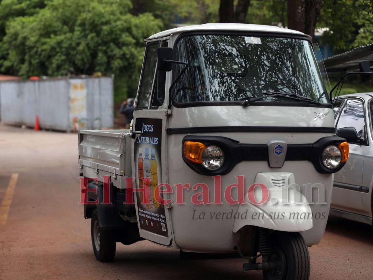 Con jugos 100% naturales, joven periodista emprende en la capital