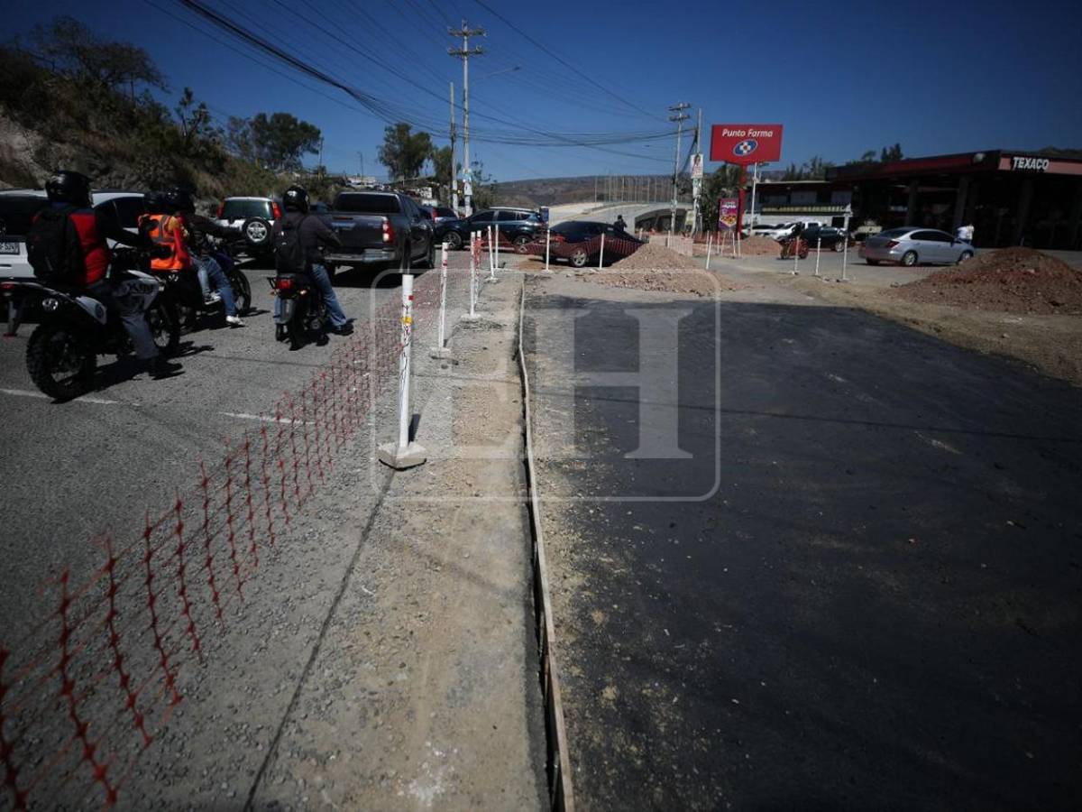 Aplican capa asfáltica en vías adyacentes al puente Papa Francisco