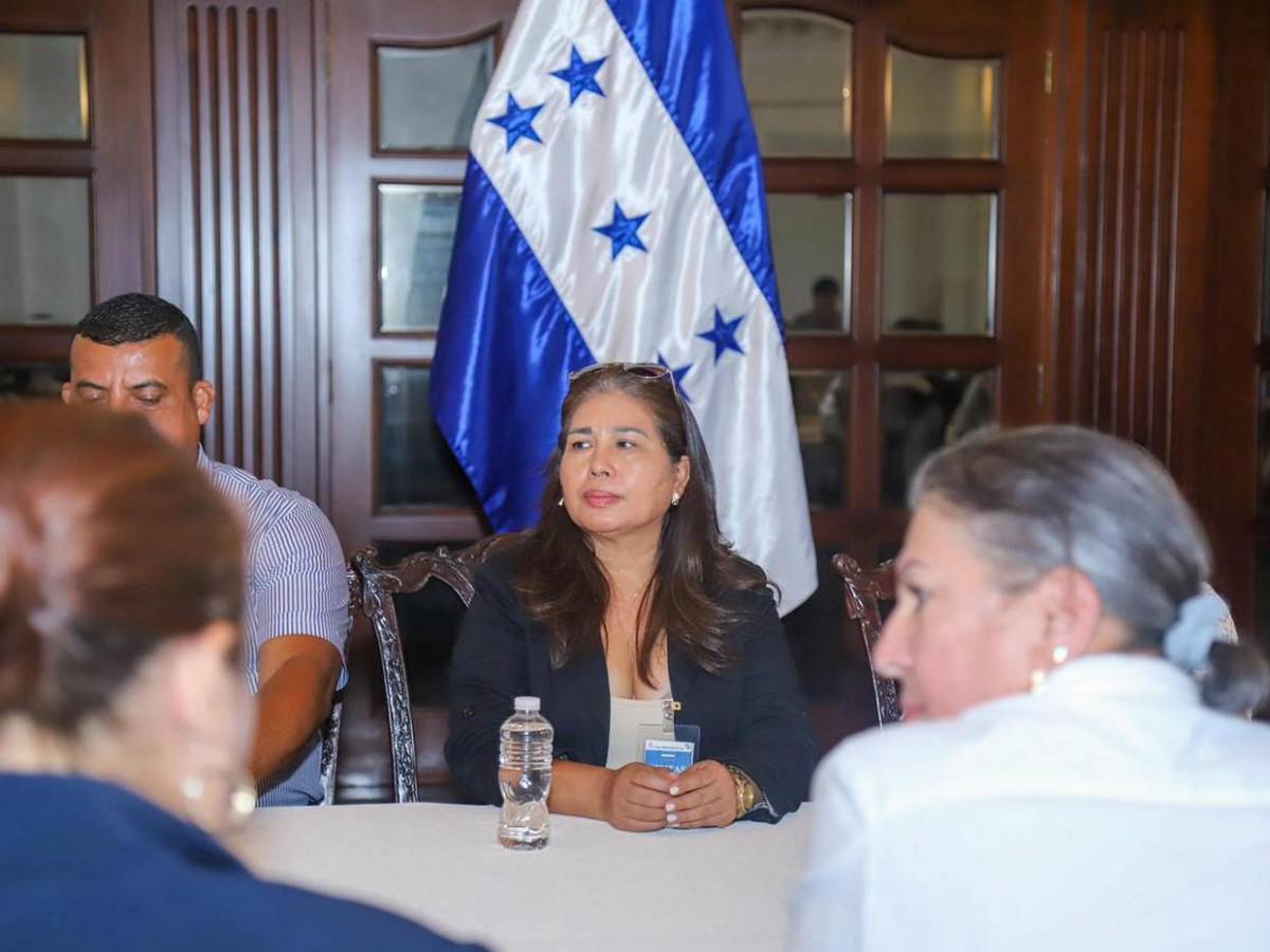 ¿Quiénes integran la mesa de diálogo entre gobierno y magisterio?