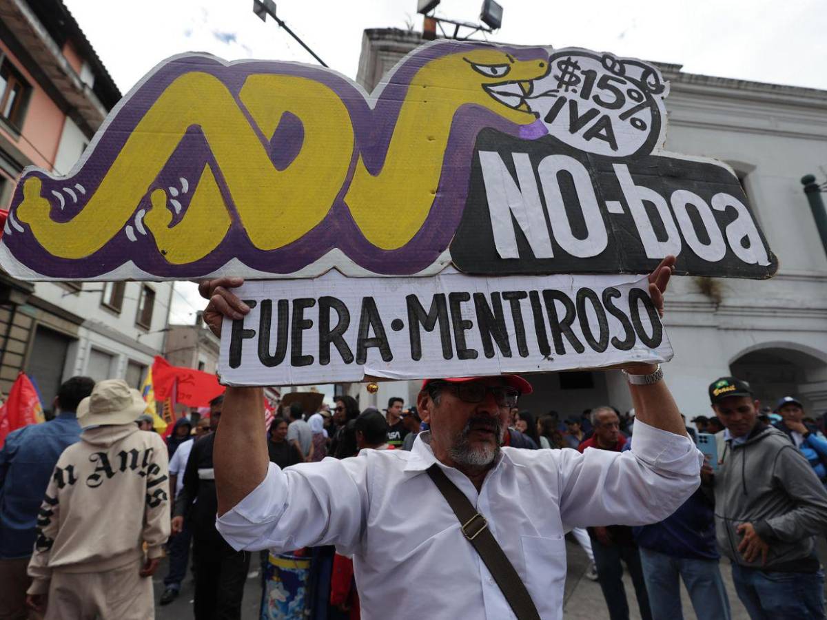No-boa, Fuera, mentiroso: Ecuador marchan contra la precarización laboral de Daniel Noboa